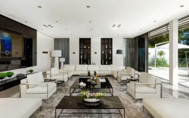 Cliff Top Residence