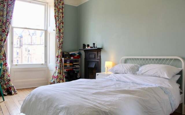 Bright 2 Bedroom Flat Next To The Meadows