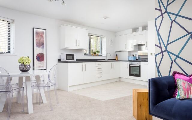 Elliot Oliver - Executive 2 Bedroom Garden Apartment
