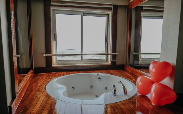 Saturn Palace Resort