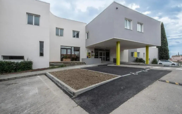 B&B Hotel ORANGE - Echangeur A7 A9