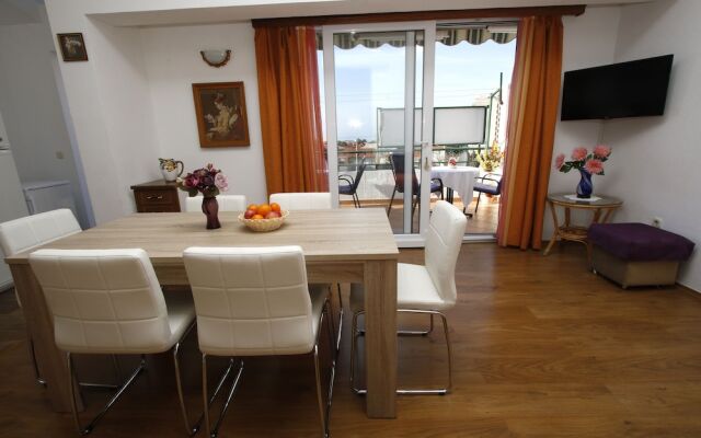 Kiwi Apartment