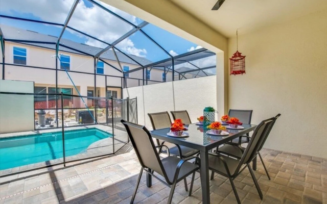 Orlando Newest Resort Community Town Home 5 Bedroom Townhouse by Redawning