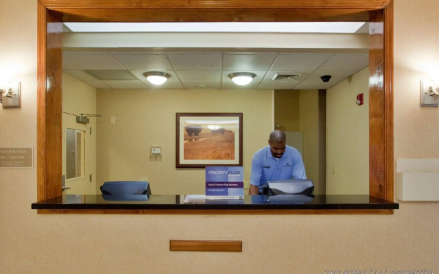 Candlewood Suites Virginia Beach Town Center by IHG