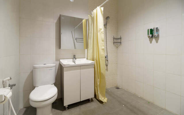 RedDoorz Plus near Exit Toll Puncak 2