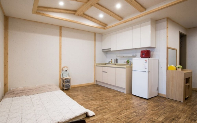 Jeju Flyjin House Pension