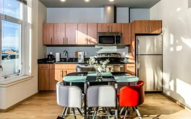 Space Needle Apartment