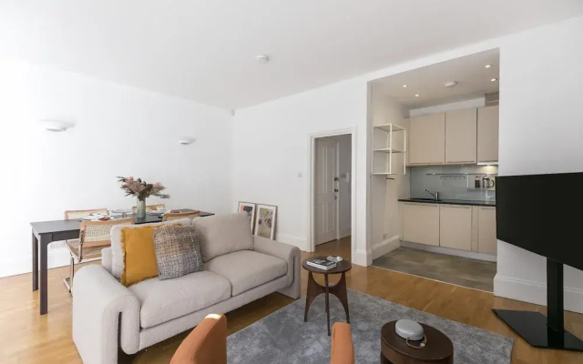 Generously Large 1 Bedroom Apartment in Farringdon