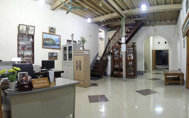 Mr. Charles Guest House - Hostel