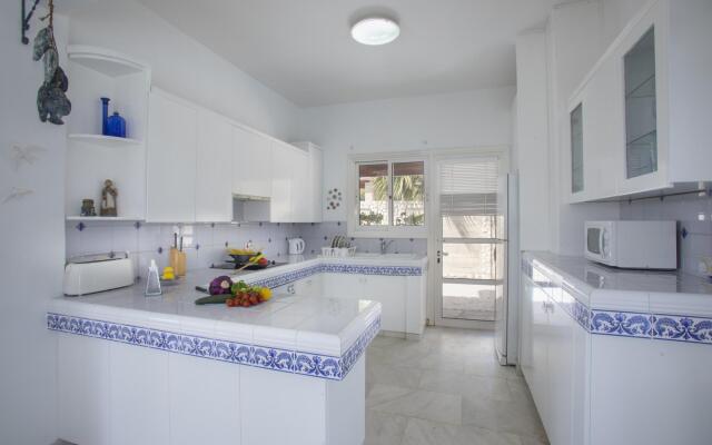 Mazeri in Protaras With 5 Bedrooms and 4 Bathrooms