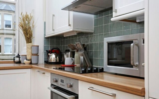 Traditional Scottish Flat with Fireplace