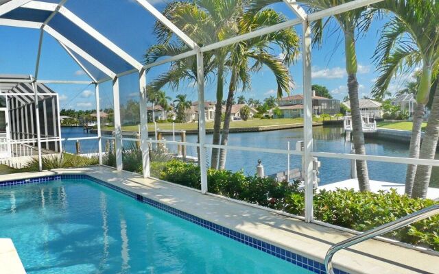 Luxuriously Furnished Waterfront Home With Pool/spa