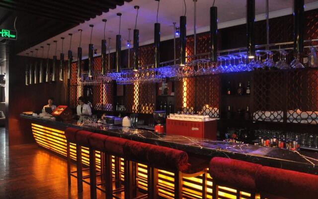 JingHang Holiday Hotel