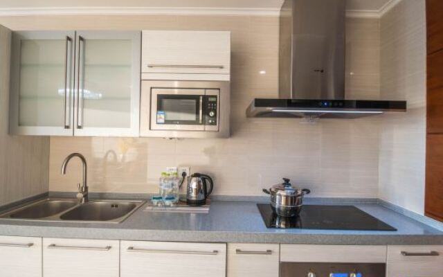 Yuelan Seaview Hotel Apartment (Qingdao May Fourth Square China Railway Center)