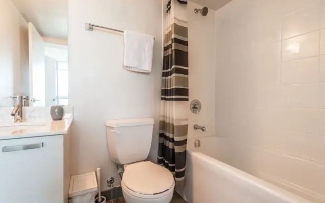 Life Suites Soho 2 Bed - 2 Bath CN Tower View