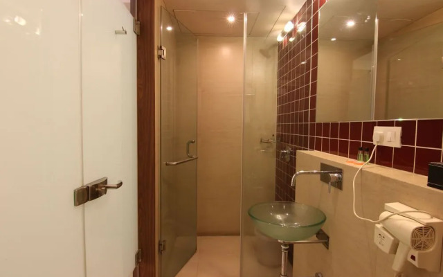 OYO Premium Andheri East Seepz