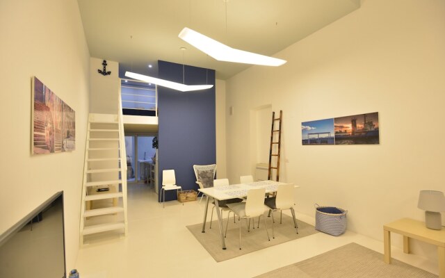 IzzHome Loft and Art