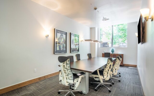 Executive Suite With Pool & Gym