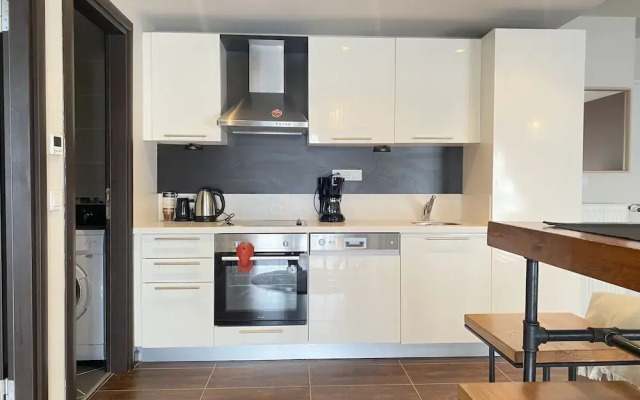 Chic Residence Flat With Central Location In Sisli