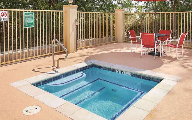 La Quinta Inn & Suites by Wyndham Dallas - Hutchins