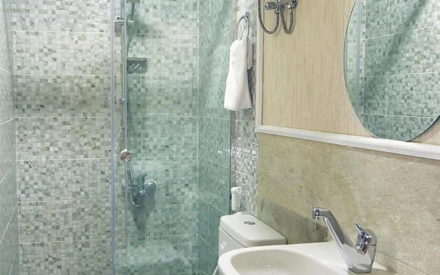 Tahrir Plaza Suites