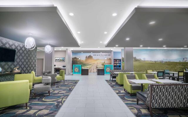 La Quinta Inn & Suites by Wyndham West Memphis