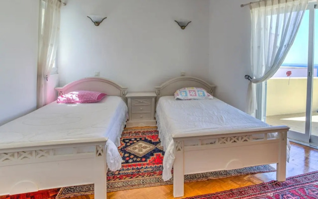 Silver Beautiful 4 Bedroom Vila Just Steps TO TH