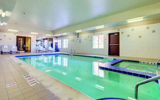 La Quinta Inn & Suites by Wyndham Denver Gateway Park