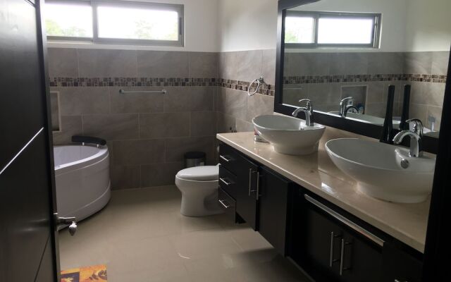 Las Yagrumas Condo Escazu
