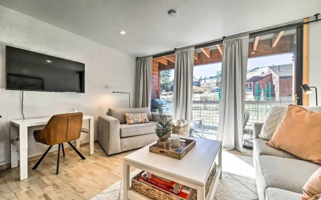 Walk to Ski Resort: Tahoe Donner Studio w/ Balcony