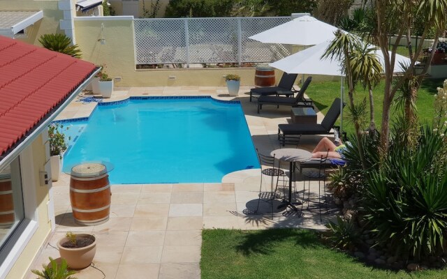 Superior 4-star-apartment Graded by Aa and Tgcsa Close to Constantia Wineroute