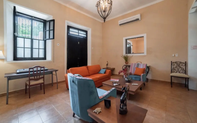Espectacular casona con alberca y jardines