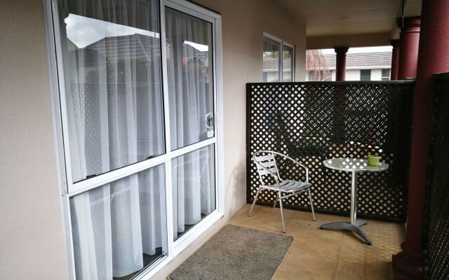 Airport Birches Motel