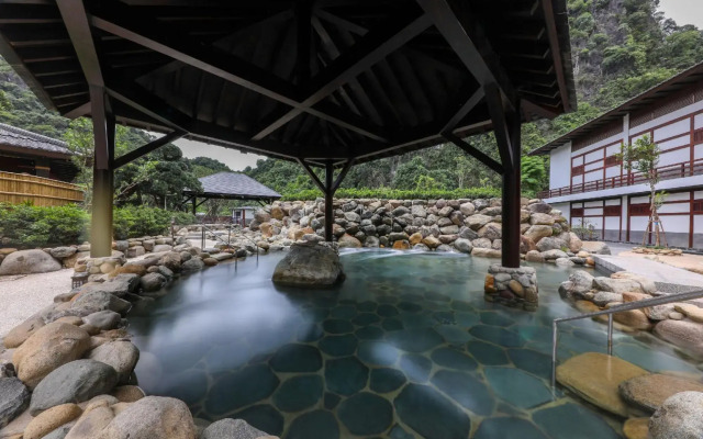 Yoko Onsen Quang Hanh