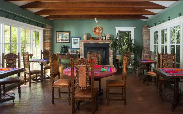 Casa Blanca Inn