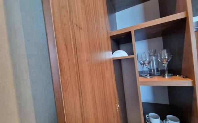 Leo Group BEST STUDIO 2509 Alliance Palace