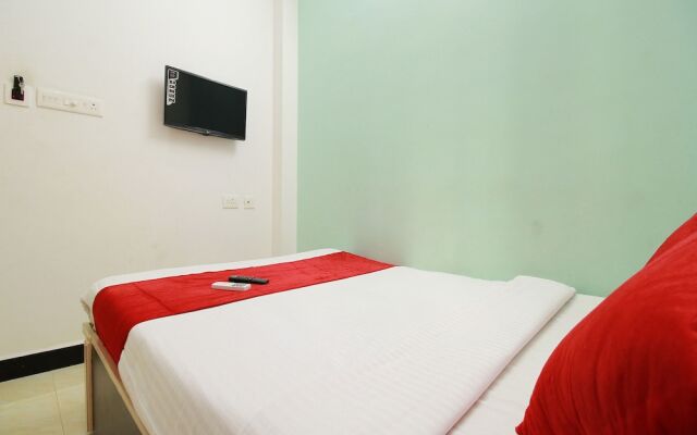 OYO 10835 Hotel Sri Sant