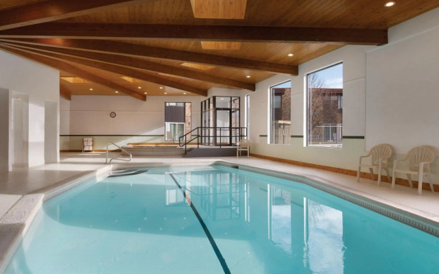 Delta Hotels by Marriott Helena Colonial