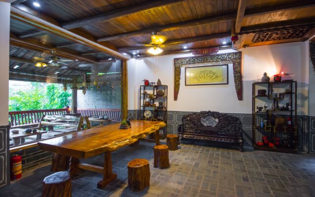 Yangshuo Scenic Mountain Retreat