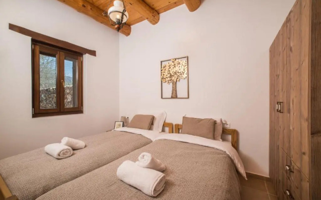 ARADENA TRADITIONAL House 4