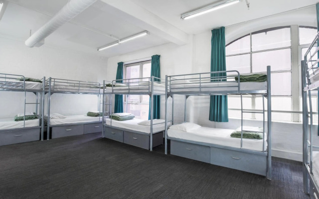 Nomads Sydney - Hostel