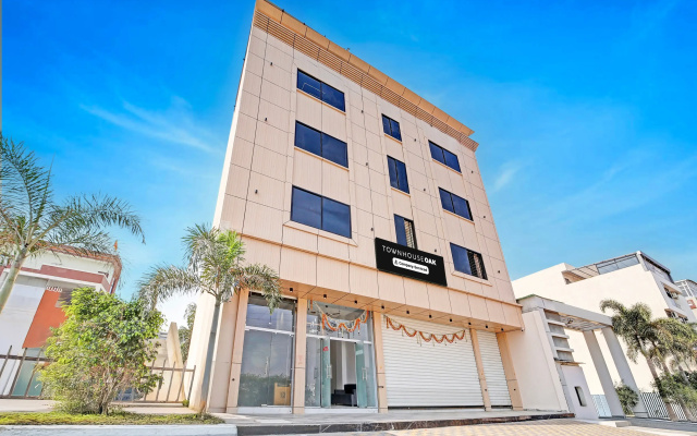 Super Townhouse Oak Aurobindo Hospital Formerly Hotel Aashiyana - фото 4