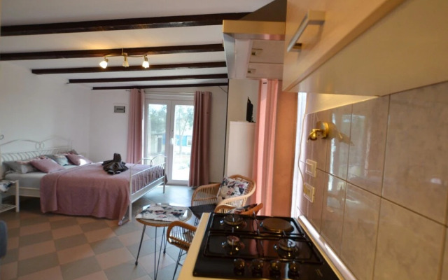 Golden and Green Acres Holiday Home With Pool and Sauna