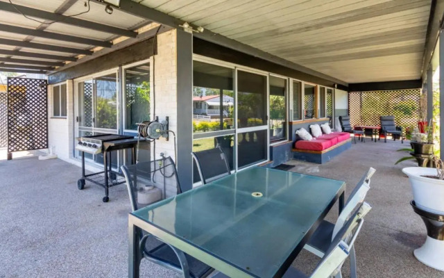 Unique Getaway 300m to Bribie Foreshore, Bongaree