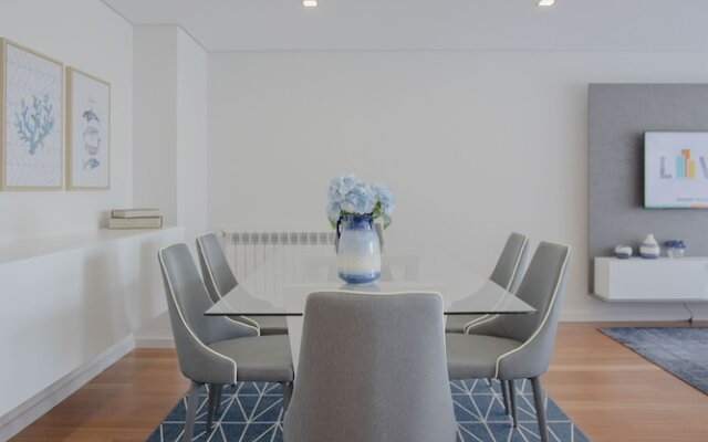 Liiiving - Luxury River View Apartment V