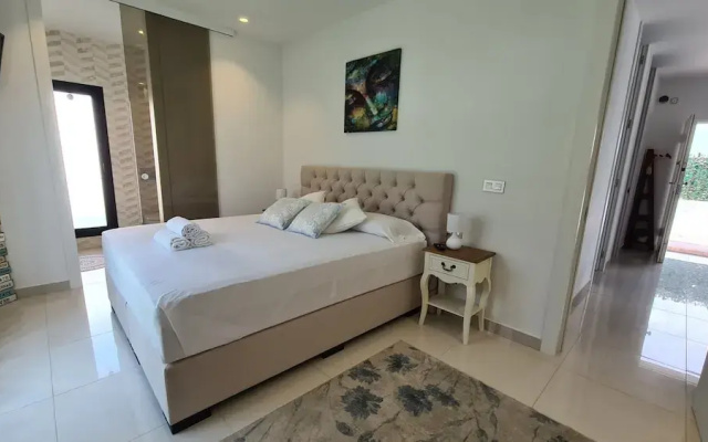 Luxury Villa for 6 Guests With Terrace