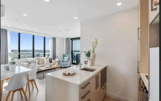 Sky Tower Views | 2 Bed 2 Bath CBD | Zodiak Stays – Guest Rooms – Auckland