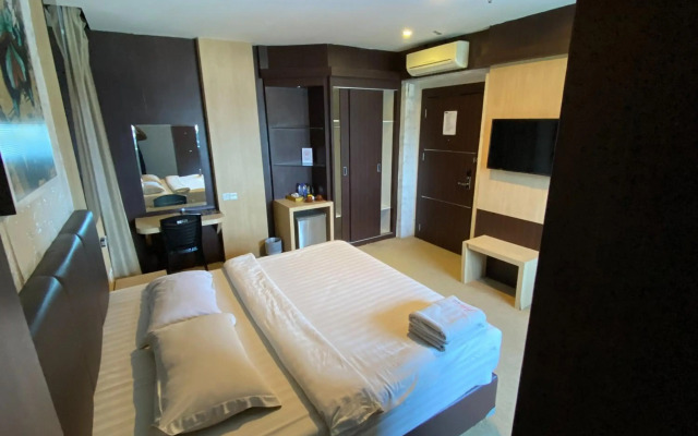 RedDoorz Premium near Grand Batam Mall
