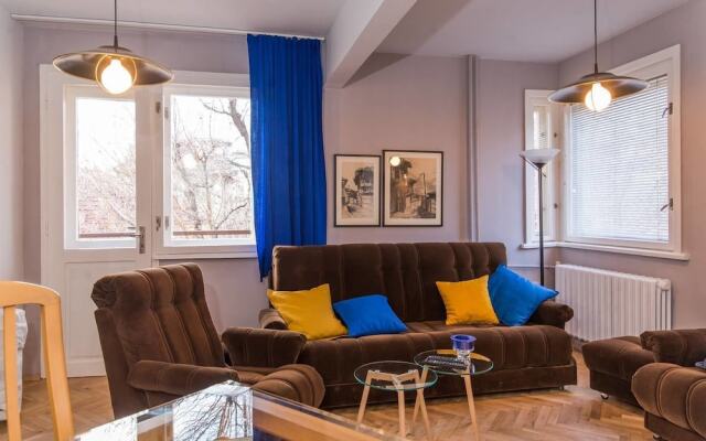 FM Economy 2-BDR Apartment - Next to Serdika Center