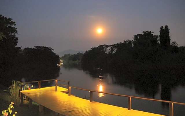 Ruen Maihom Riverside Cottage